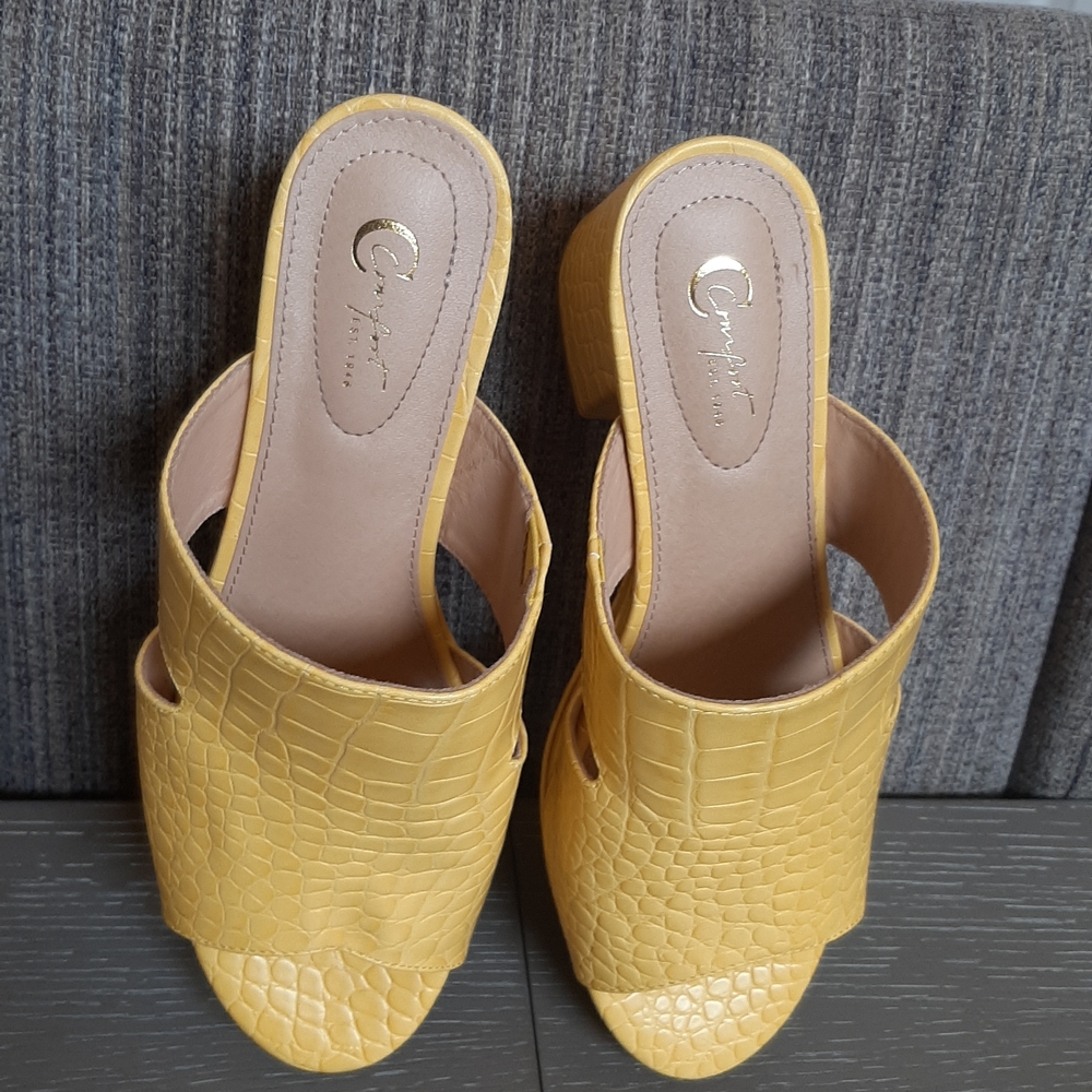 C. Est 1946 Yellow Croc-Embossed Open-Toe Block Heel Mule - Picture 13 of 13